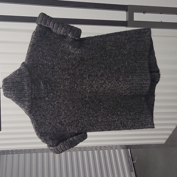 Hollister rare Women's Cropped cable knit sweater shirt with front pockets - Picture 5 of 6